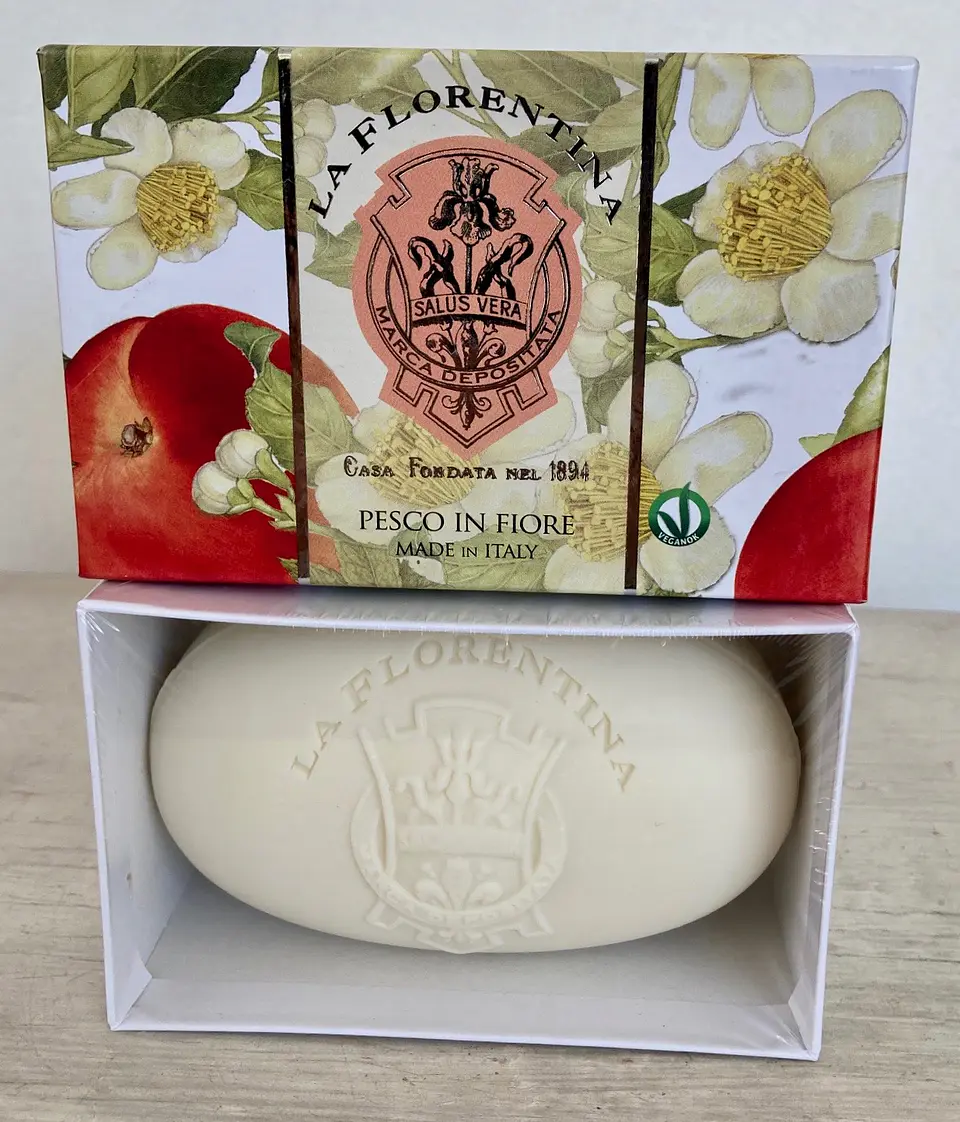 Estuche con  Jabón Italiano Flor de Durazno. 2