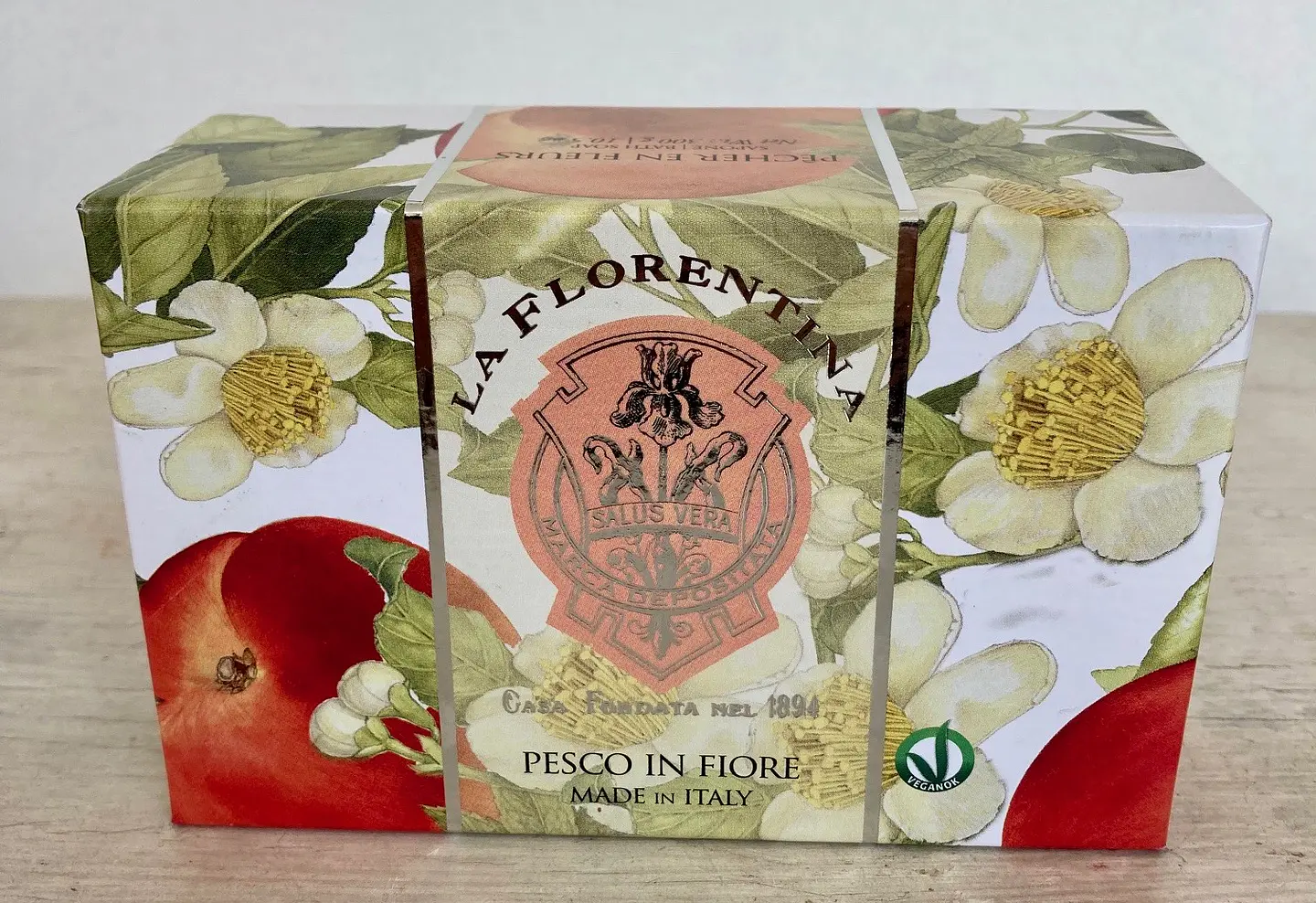 Estuche con  Jabón Italiano Flor de Durazno. 4