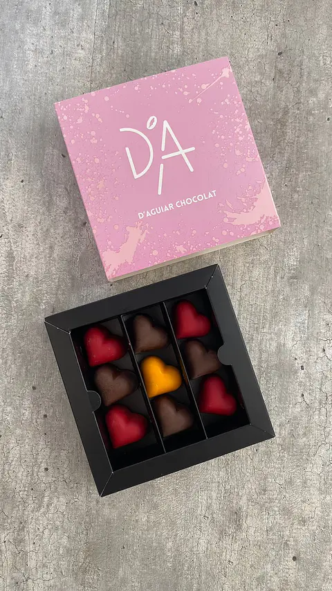 Coeur Rosé, Caja de Bombones rellenos con Praliné de Avellana y Frambuesa 117g
