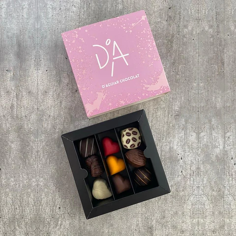 Châtelet Rosé, Caja de Bombones rellenos con Praliné de Avellana, Mazapán 135g