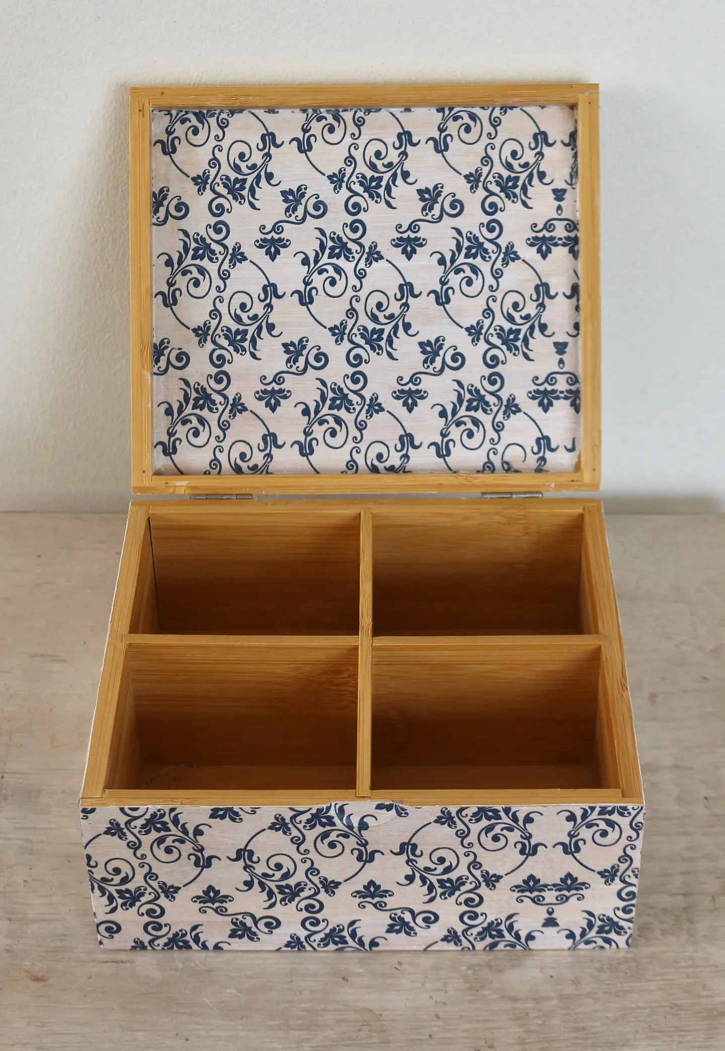 Caja De Bambú Flores Azules 2