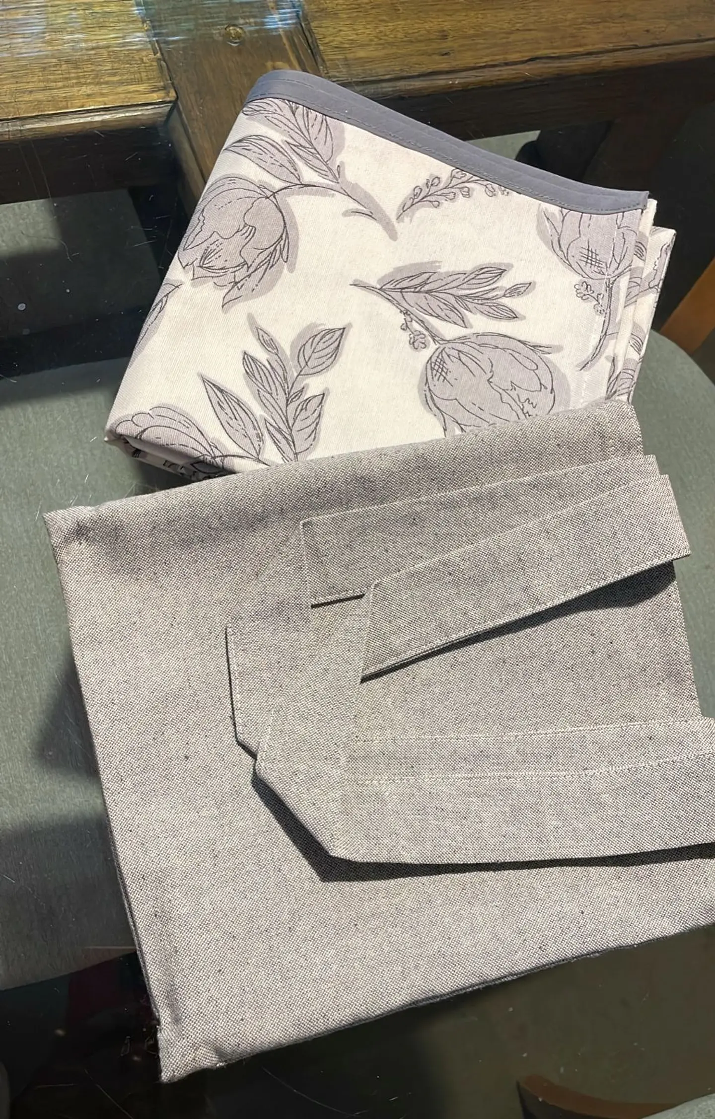 Mantel de Cama Flores Grises 1