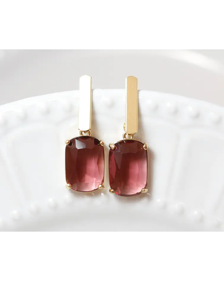 Aros bañados en oro con Cristal burdeo.