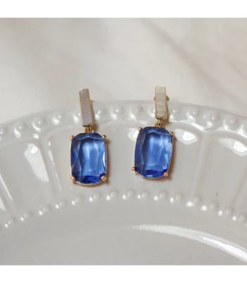 Aros bañados en oro con Cristal azul.