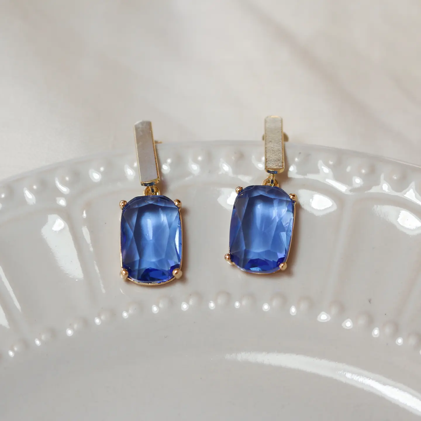 Aros bañados en oro con Cristal azul. 1