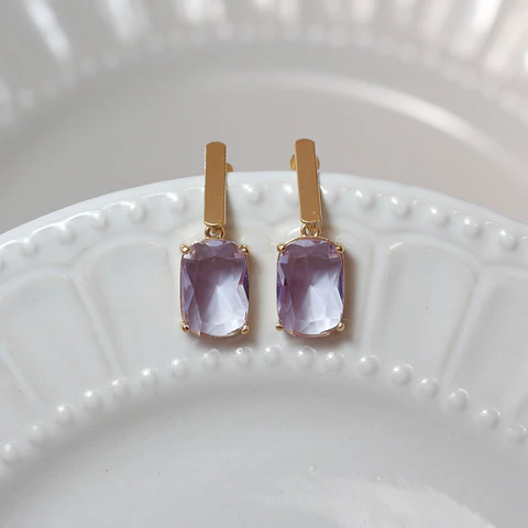 Aros bañados en oro con Cristal lila.