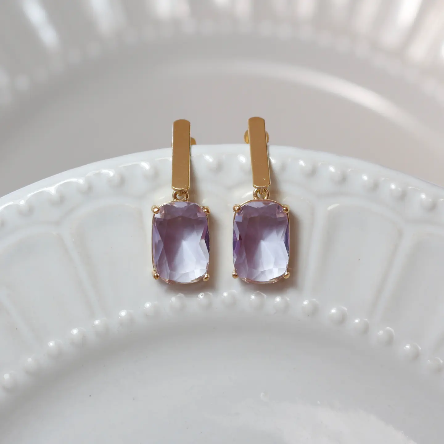 Aros bañados en oro con Cristal lila. 1