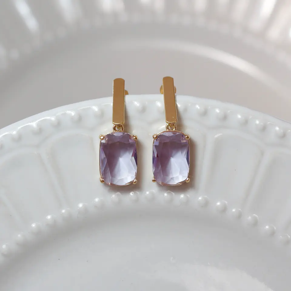Aros bañados en oro con Cristal lila. 1