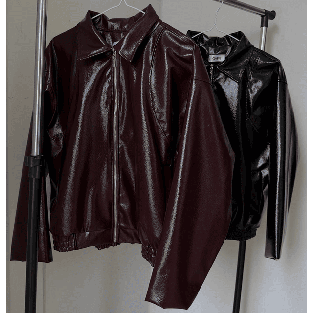 Casacas de cuerina brillosa