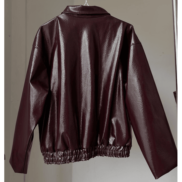 Casacas de cuerina brillosa