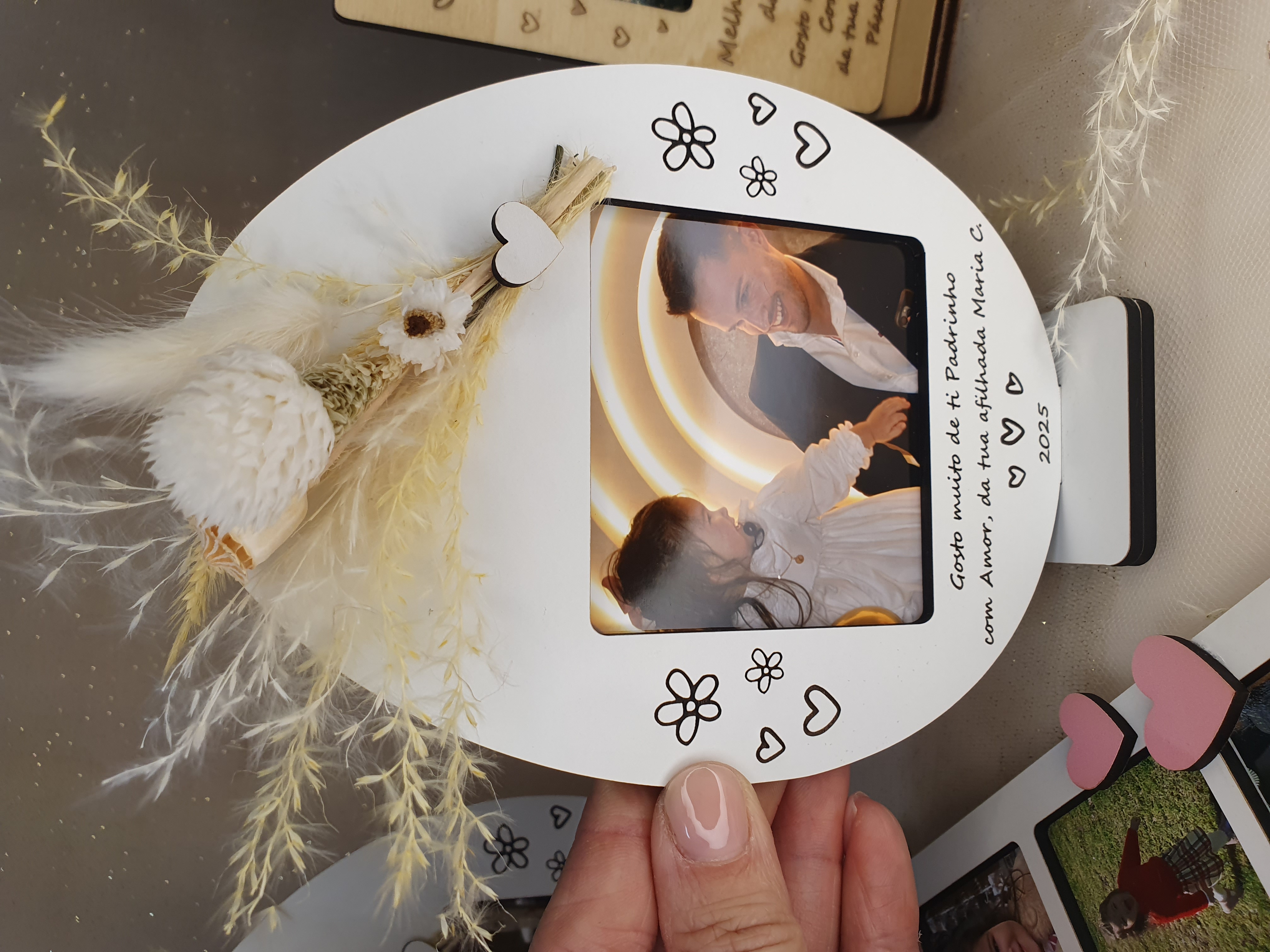 Moldura Ovo Personalizada com Foto e Raminho Floral 2