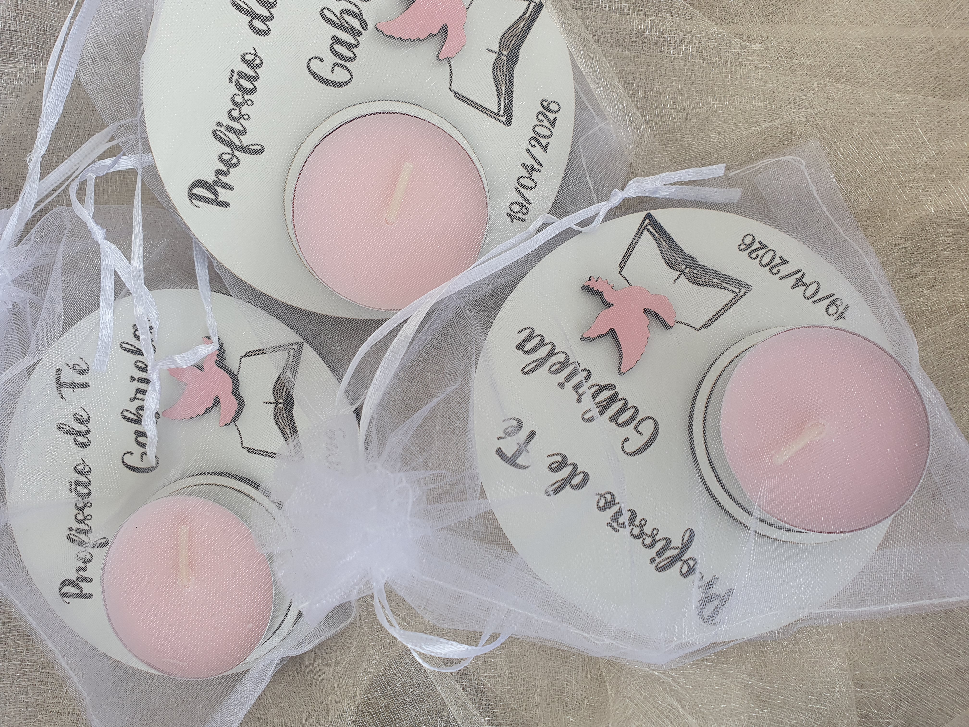 Lembrança com vela, pomba e livro 2