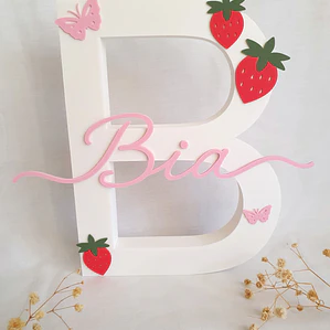 Letra Decorativa 3D - Morangos e borboletas