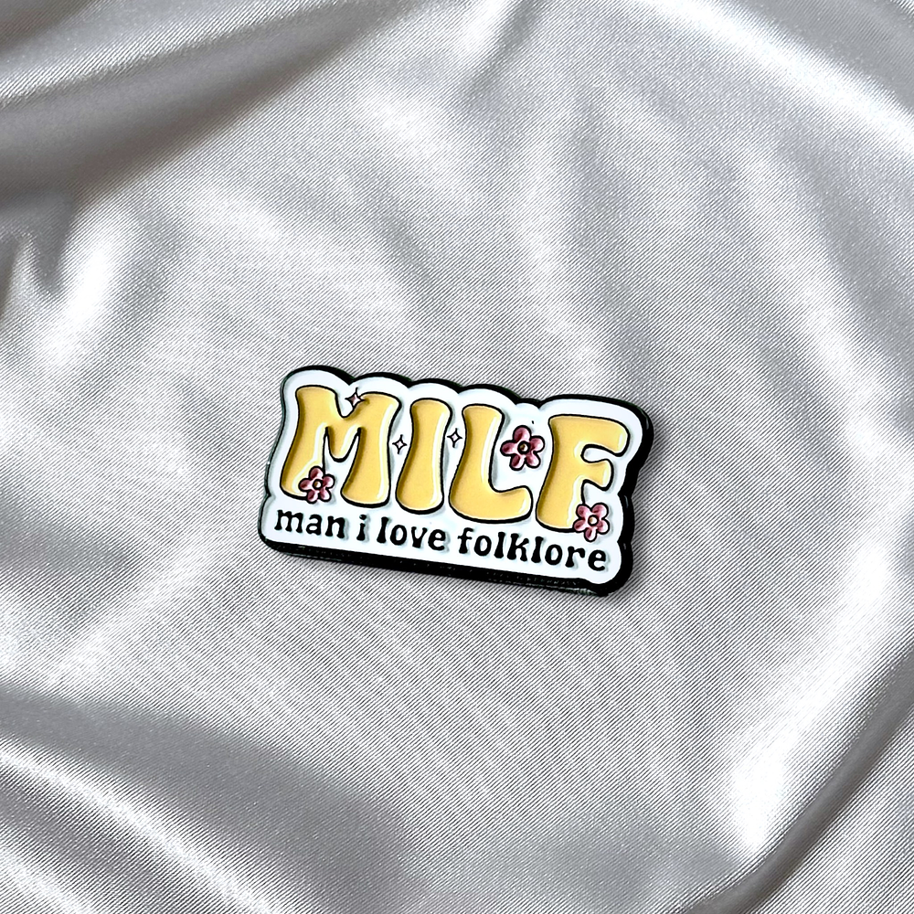 Enamel Pin “Man I Love Folklore”