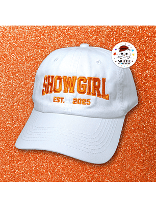 Gorra Bordada - SHOWGIRL EST. 2025 (Blanco)