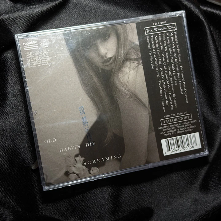 LIQUIDACIÓN CD THE TORTURED POETS DEPARTMENT - THE BLACK DOG #2 3