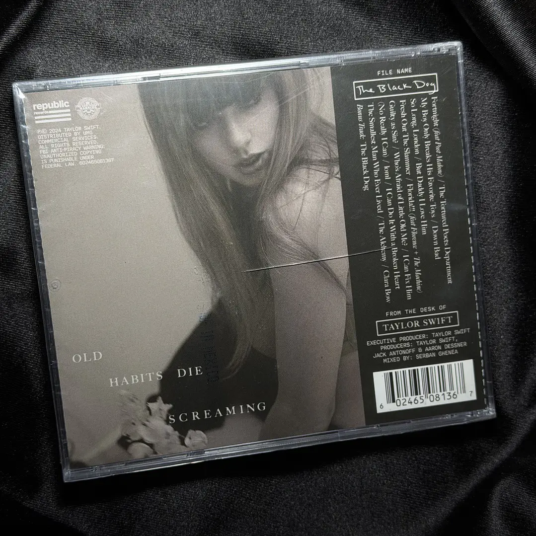LIQUIDACIÓN CD THE TORTURED POETS DEPARTMENT - THE BLACK DOG #10 2