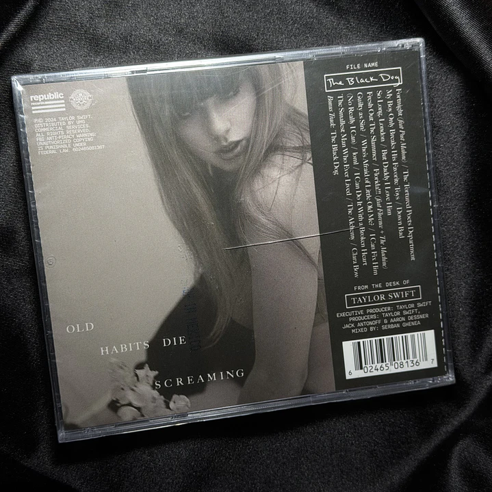 LIQUIDACIÓN CD THE TORTURED POETS DEPARTMENT - THE BLACK DOG #10 2
