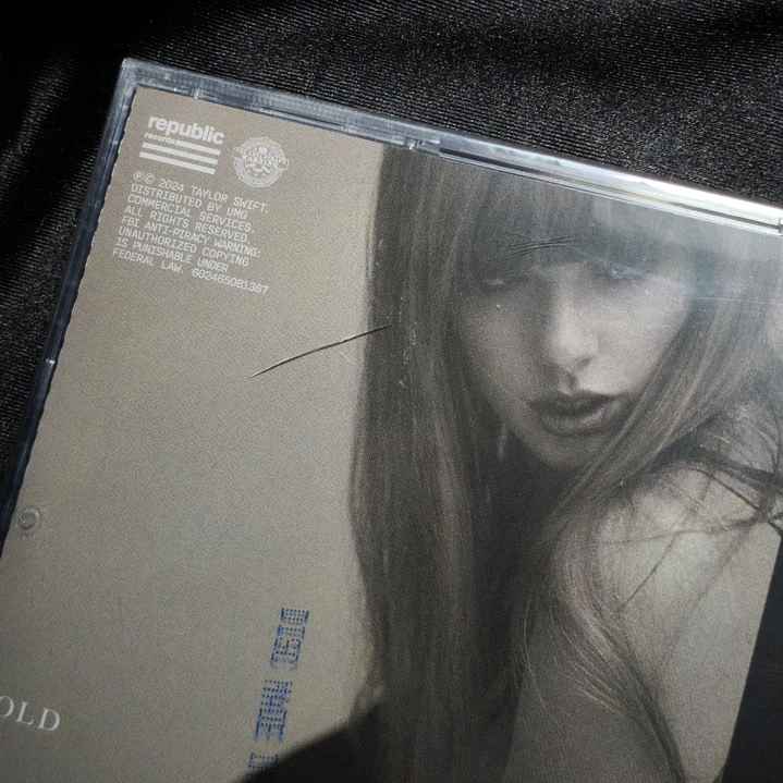 LIQUIDACIÓN CD THE TORTURED POETS DEPARTMENT - THE BLACK DOG #14 4