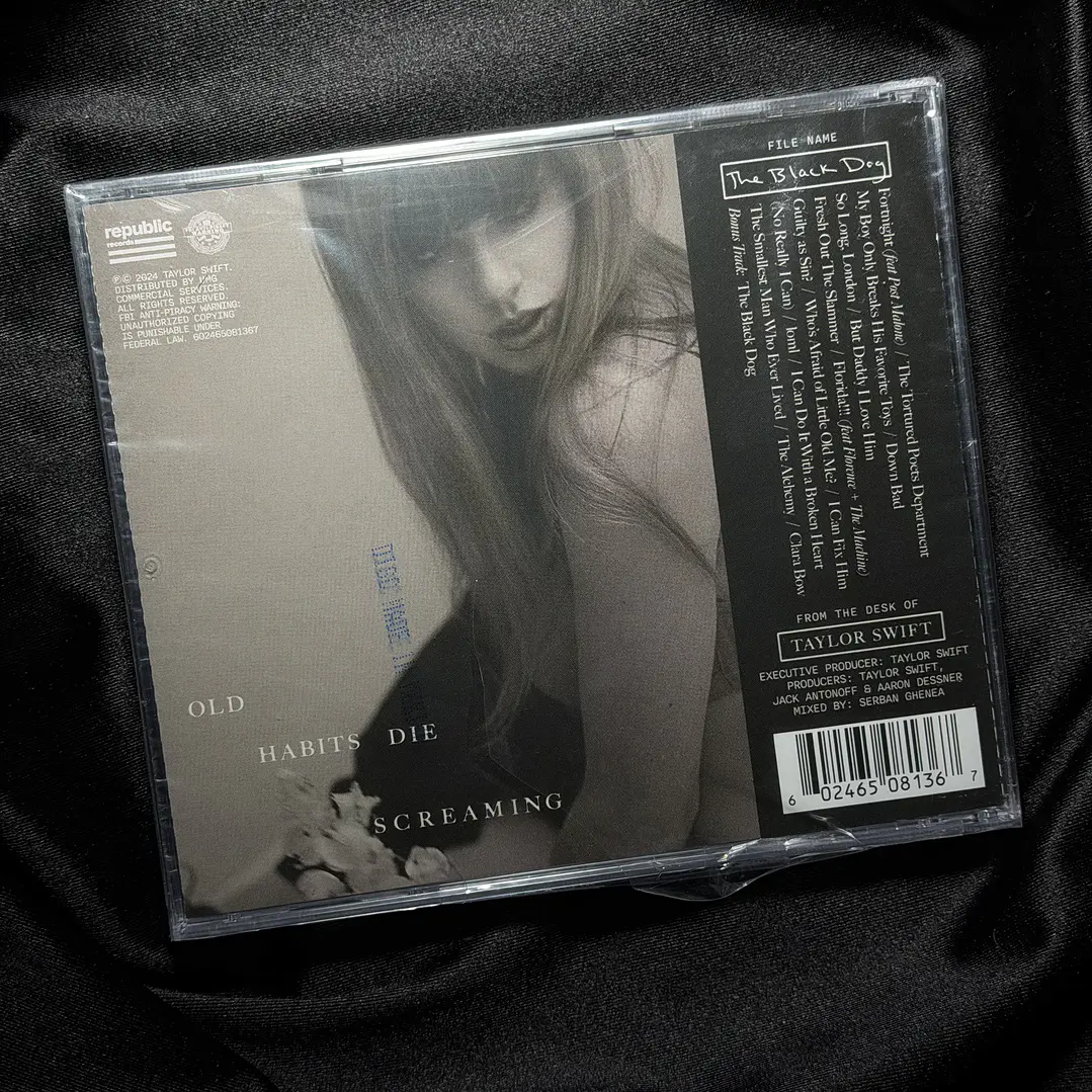 LIQUIDACIÓN CD THE TORTURED POETS DEPARTMENT - THE BLACK DOG #17 2