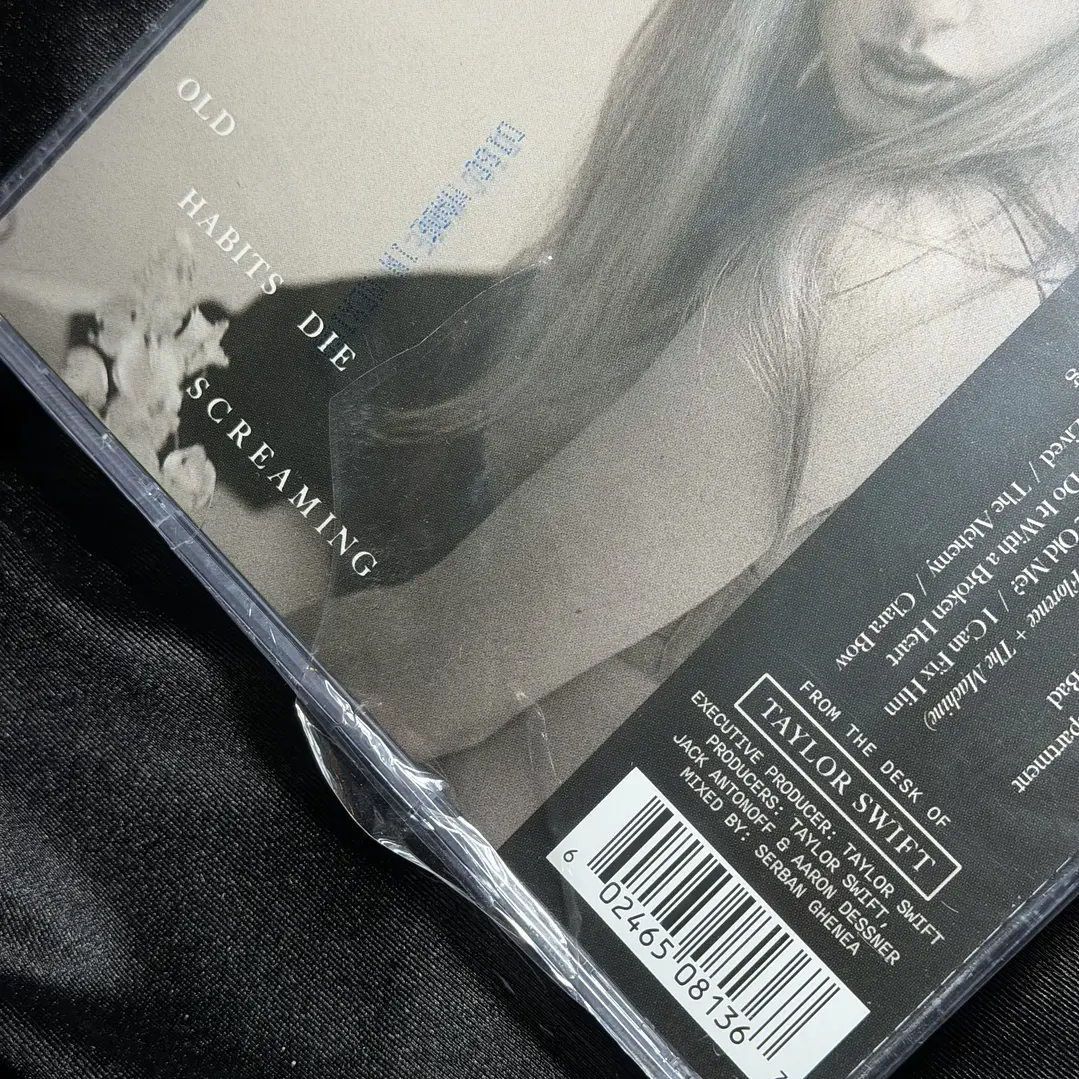 LIQUIDACIÓN CD THE TORTURED POETS DEPARTMENT - THE BLACK DOG #17 3