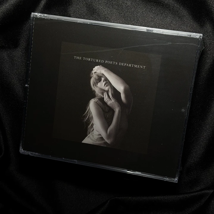 LIQUIDACIÓN CD THE TORTURED POETS DEPARTMENT DELUXE THE BLACK DOG 2