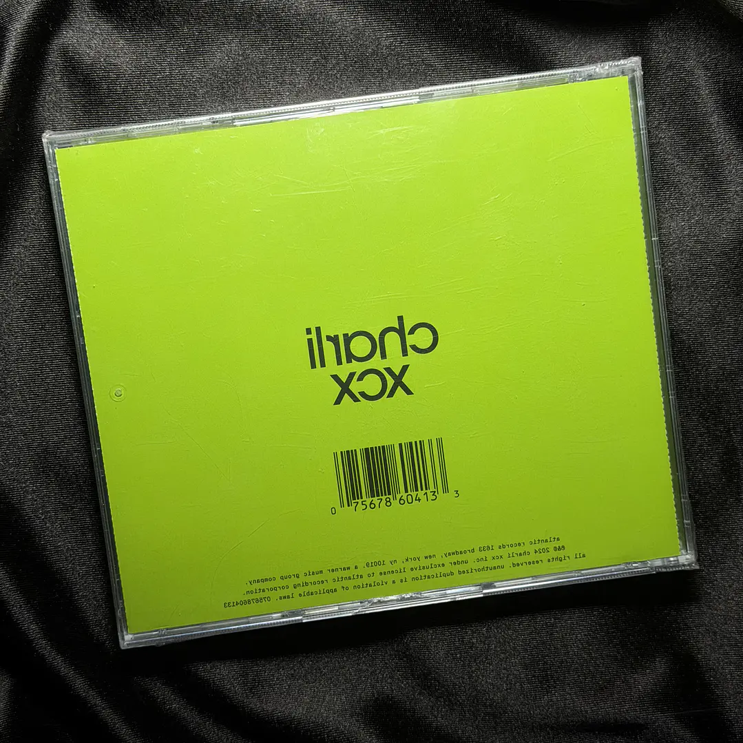 LIQUIDACIÓN CHARLI XCX - BRAT AND IT’S COMPLETELY DIFFERENT BUT ALSO STILL BRAT CD 2