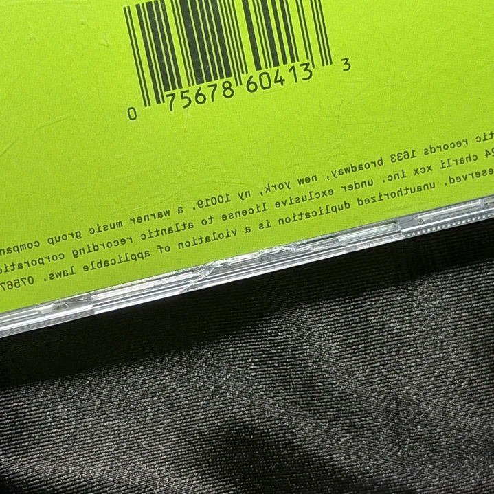 LIQUIDACIÓN CHARLI XCX - BRAT AND IT’S COMPLETELY DIFFERENT BUT ALSO STILL BRAT CD 3