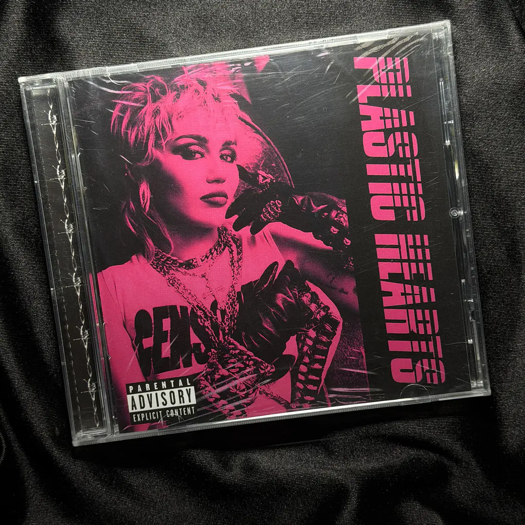 MILEY CYRUS - PLASTIC HEARTS CD 1