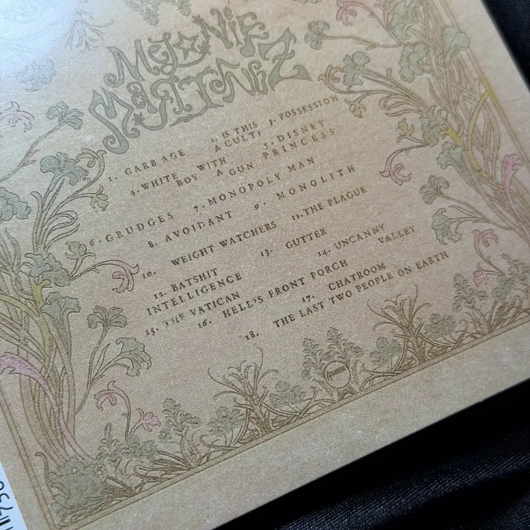 MELANIE MARTÍNEZ - HADES (SIGNED CD) FIRMADO 3