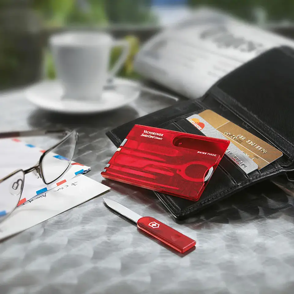  Swisscard Classic color Rojo Transparente Victorinox 2