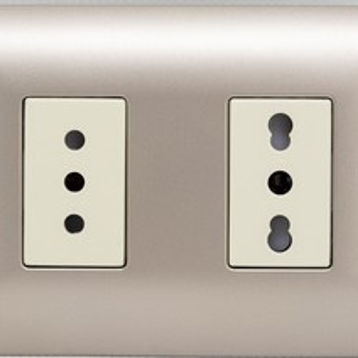 Enchufe de Pared Simple 10A + Enchufe de Pared Simple Bipaso 10/16A 250V (Champange)