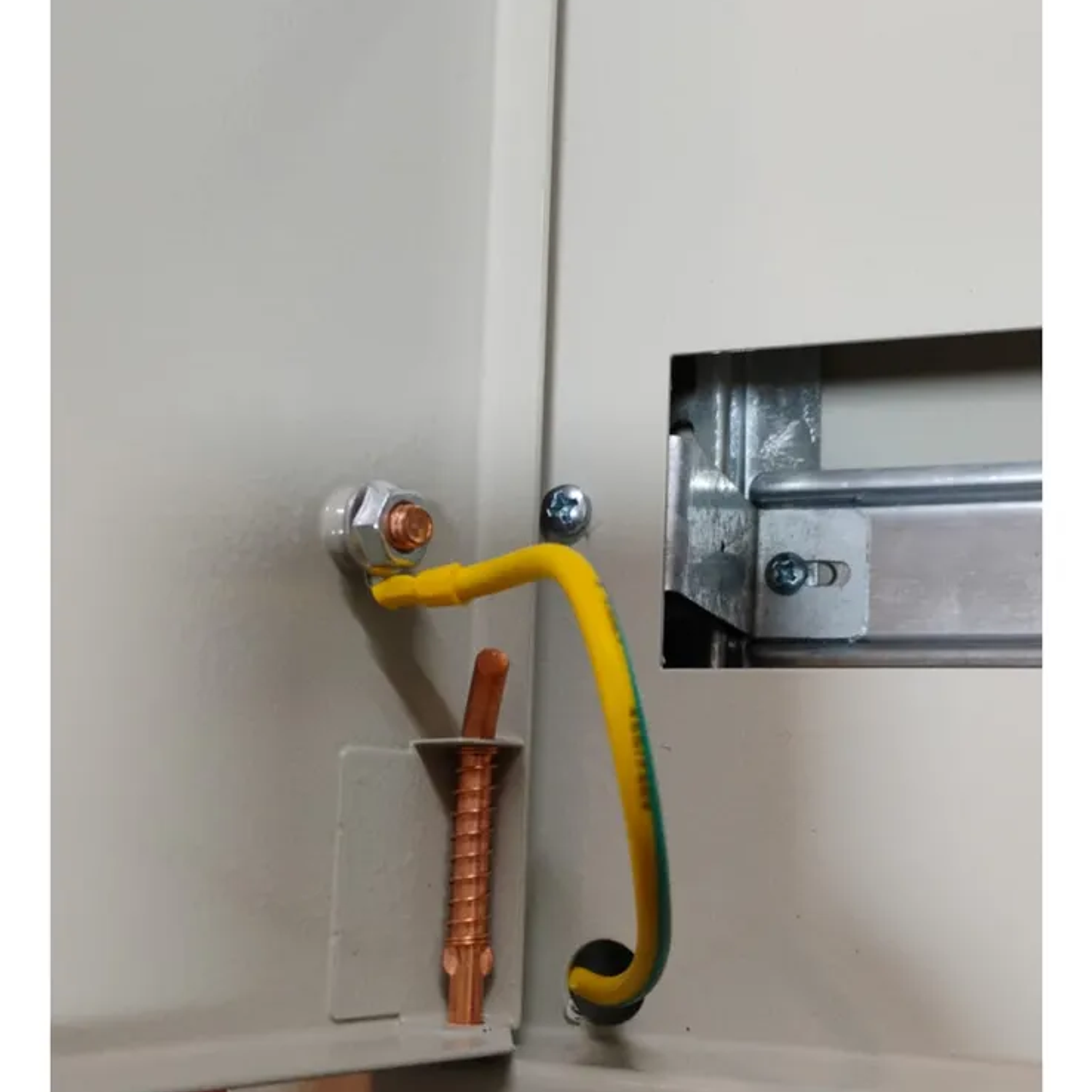 Tablero Metálico Embutido 28 Módulos IP41 Ral7032 Dex 4