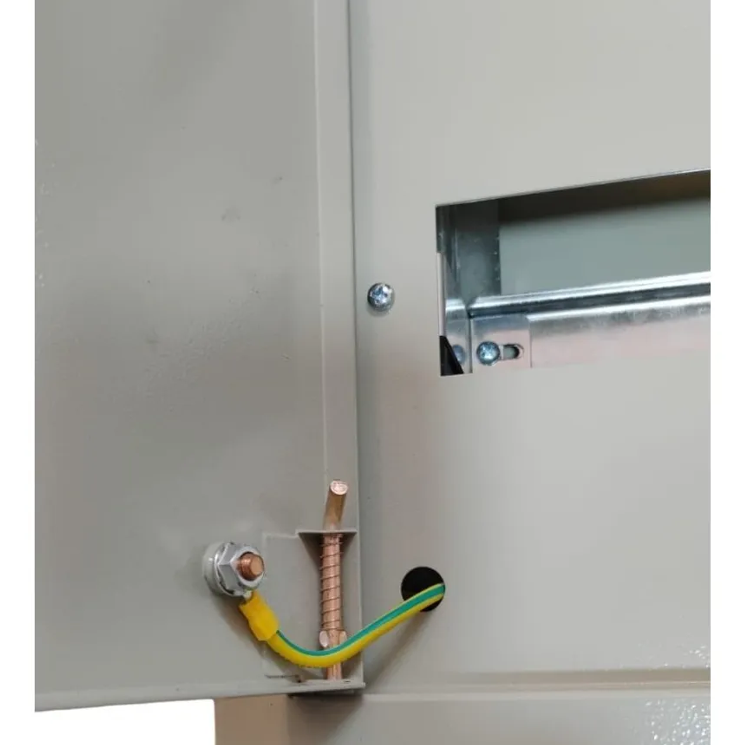 Tablero Metálico Sobrepuesto 36 Circuitos (550x330x100mm) Ip41  3