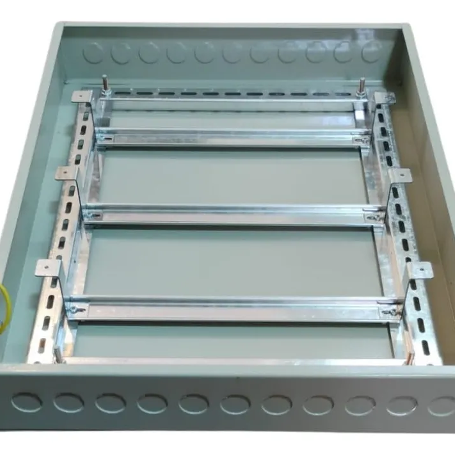 Tablero Metálico Sobrepuesto 54 Circuitos Ip41 Ral7032 Dex 4