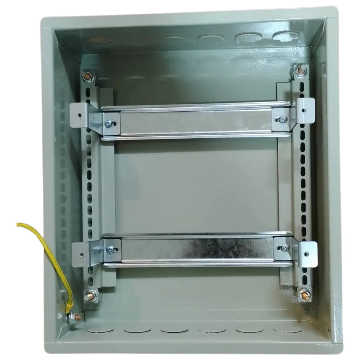 Tablero Metálico Embutido 18 Circuitos Ip41 Ral 7032 Dex 6