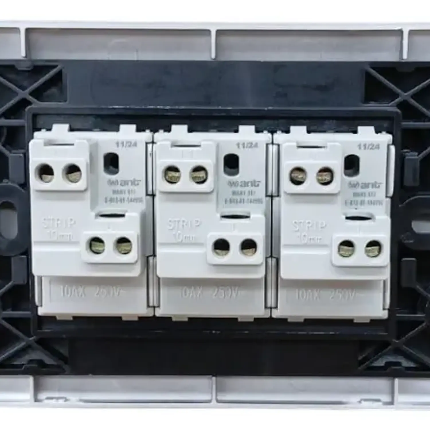  Interruptor Triple 9/32 10a 220v Gris Cert Sec Want 2