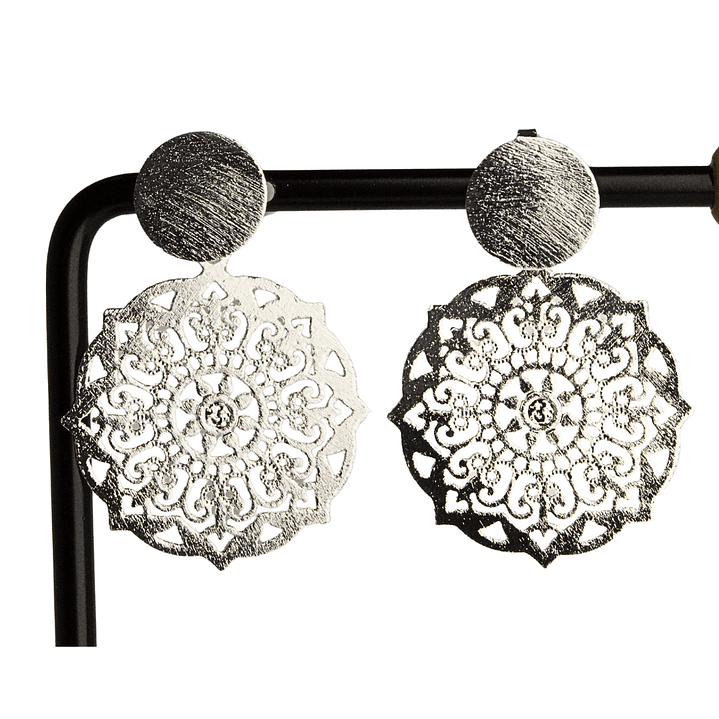 Aros mandala chico plano enchapado en plata 1