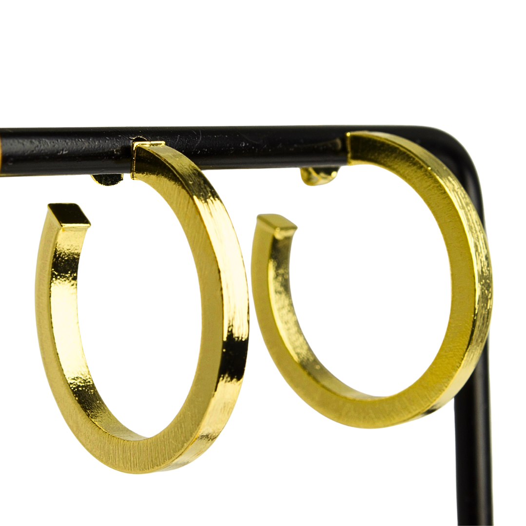 Aro argolla cubica satinada enchapada en oro 1