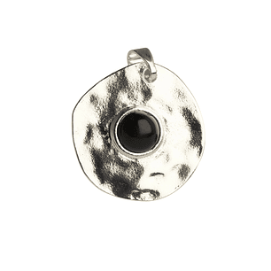 Colgante circular con piedra negra enchapado en plata