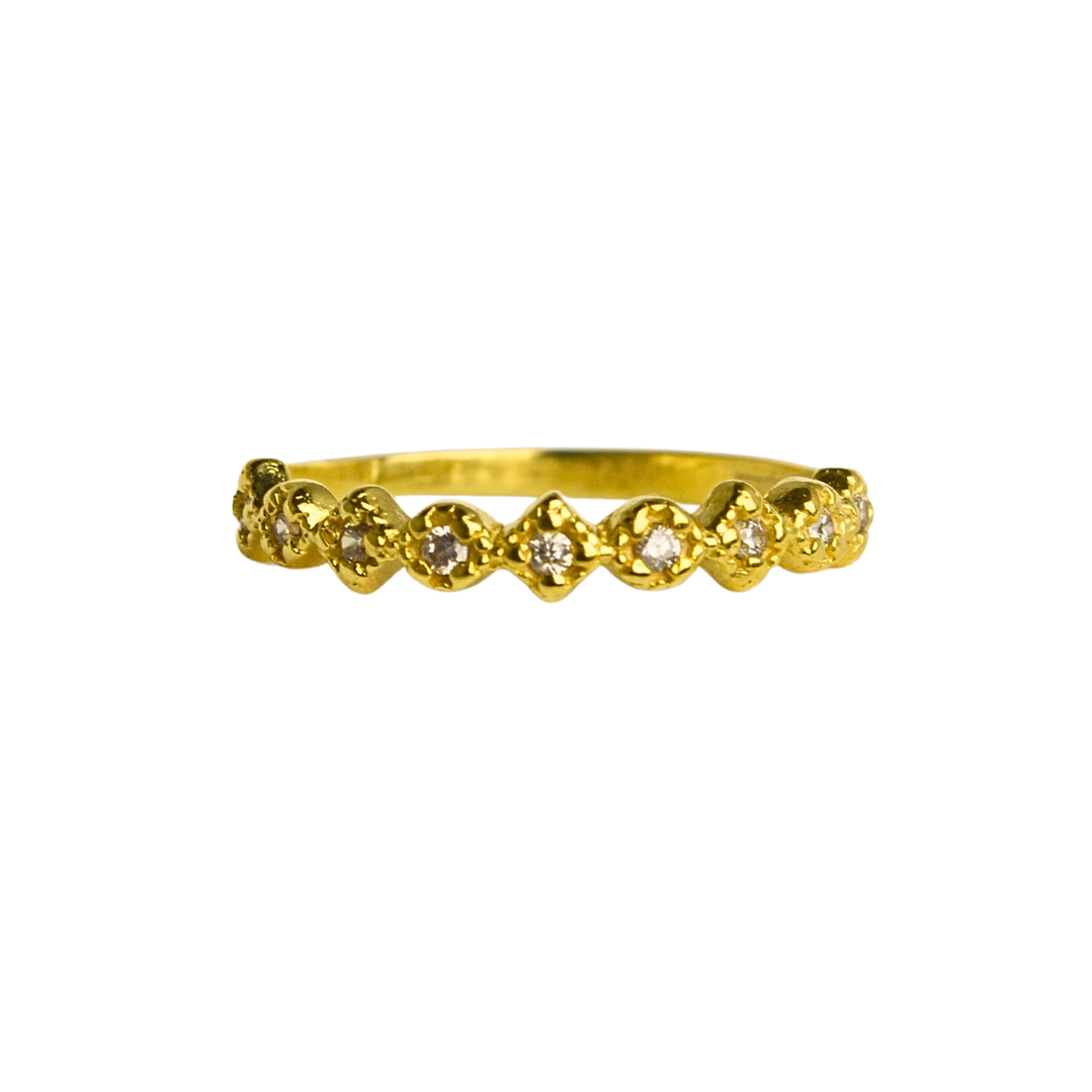 Anillo medio brillo con circones intercalado enchapado en oro 1