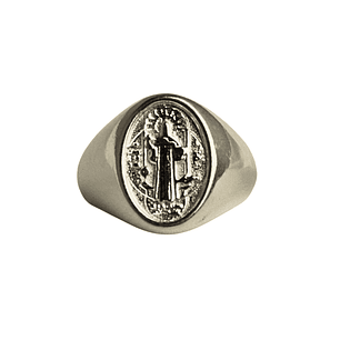 Anillo Chevalier San Benito enchapado en plata