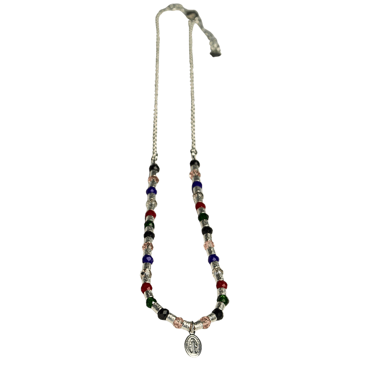 Collar de mostacilla con cristales de colores y colgante de Virgen de los Rayos enchapado en plata 2