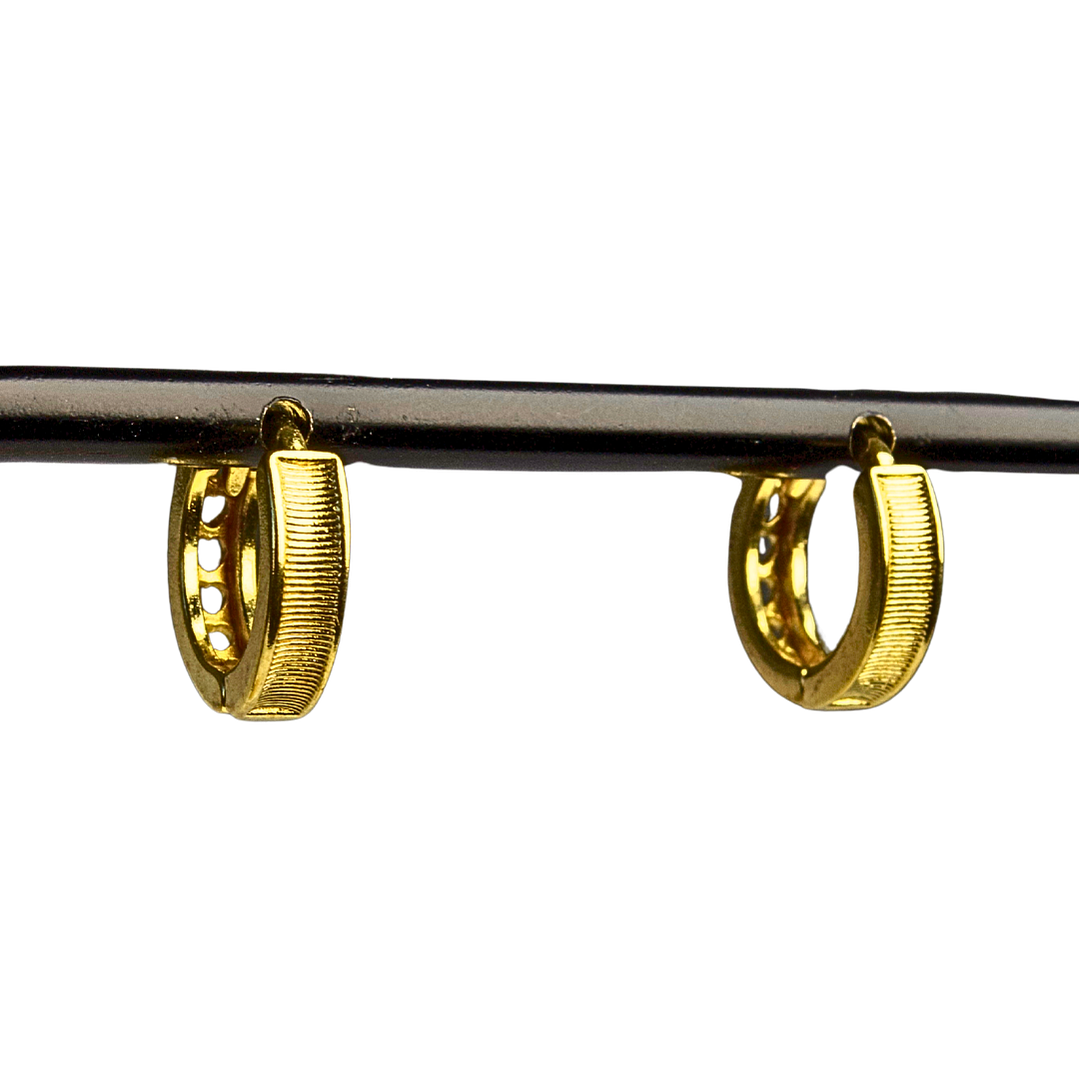 Aro argolla texturizada enchapado en oro 1