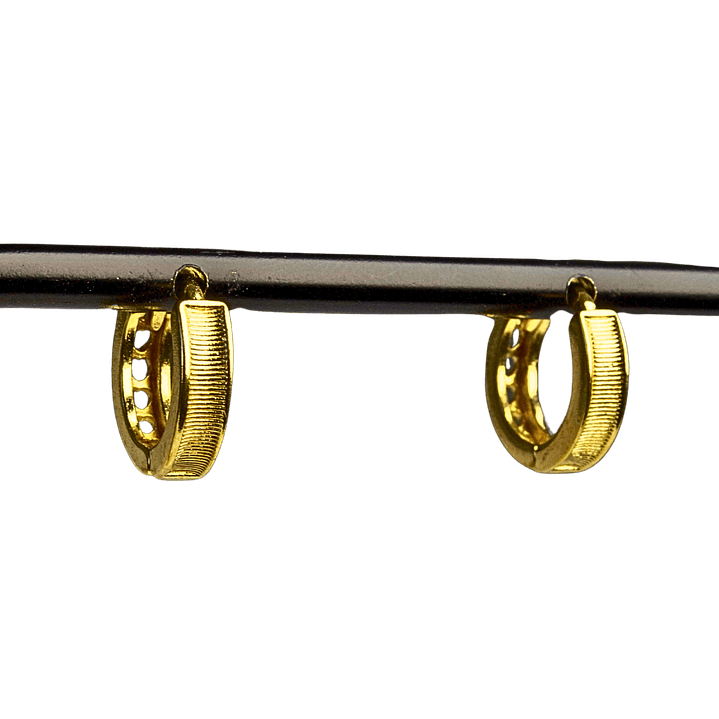 Aro argolla texturizada enchapado en oro 1