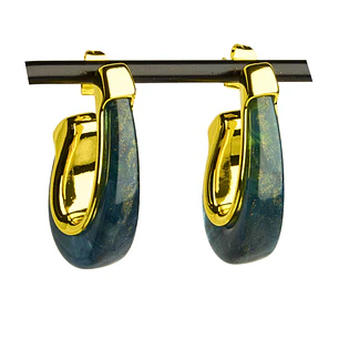 Aros enchapados en oro con aplicación en resina color azul