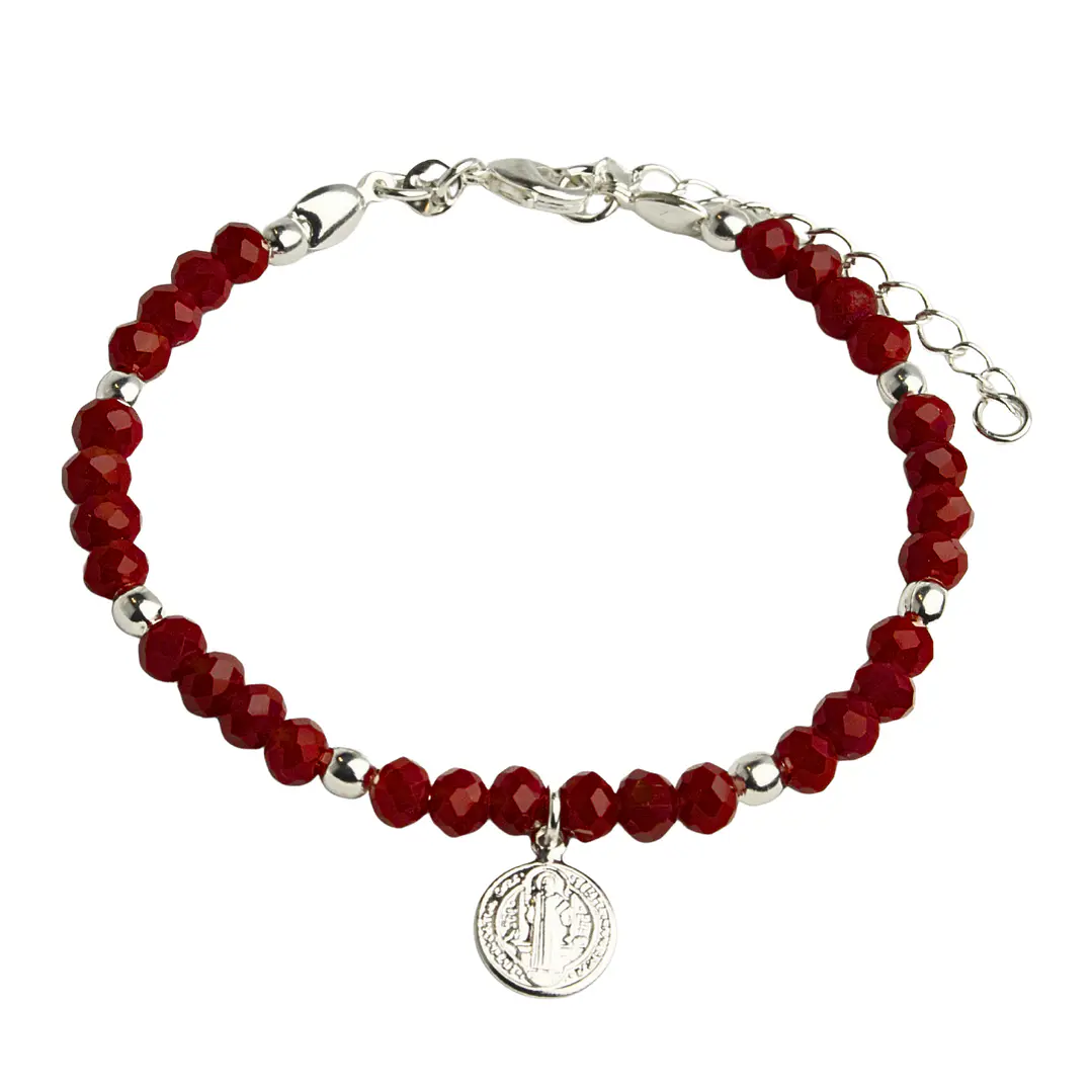 Pulsera con medalla de San Benito con cristales rojos y balines enchapada en plata 1