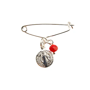 Alfiler Cristal Rojo y San Benito Enchapado en Plata