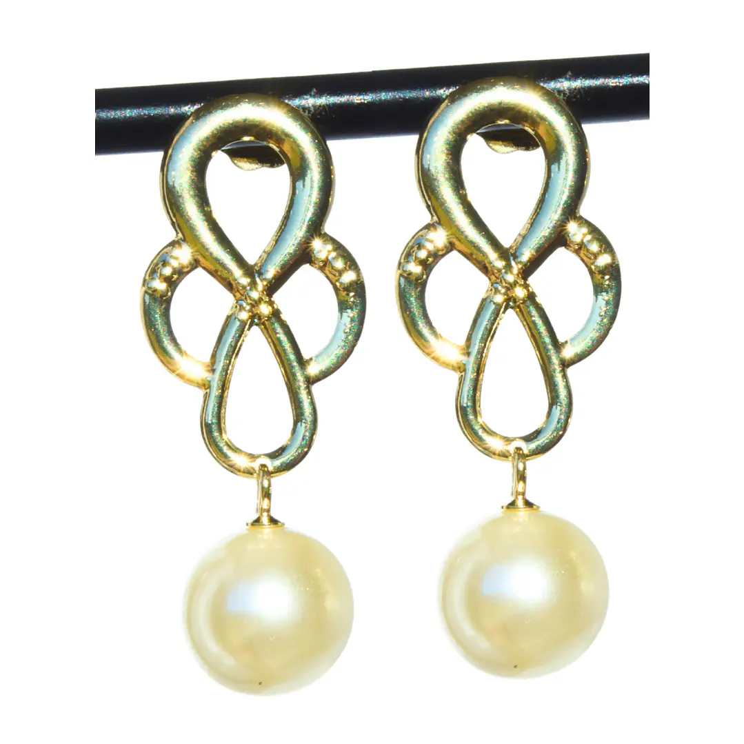 Aros Colgantes trebol con perla y Enchape en Oro 1