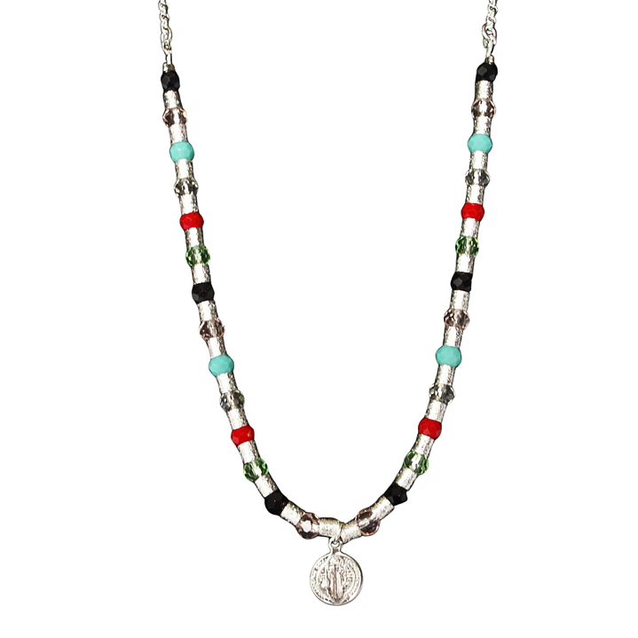 Collar mostacilla satinada y cristales con colgante de san benito enchape en plata 1